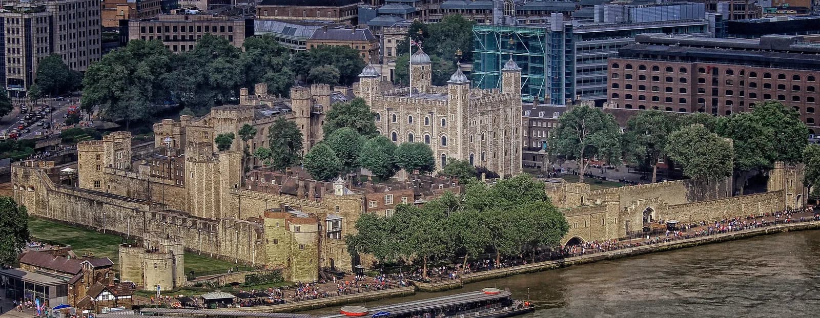 The Tower of London: A Thousand Years of Power, Prisoners and Ravens